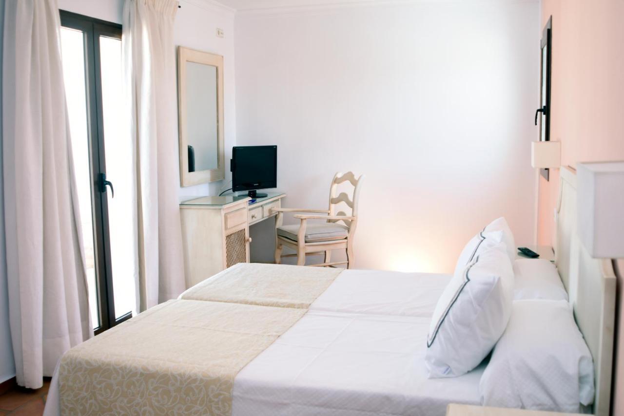Hostal Dona Lola Marina Zahara de los Atunes Bagian luar foto
